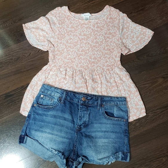 *OUTFIT BUNDLE* Celebrity Pink Shorts 9/29 & Urban Romantics Top - Picture 1 of 12